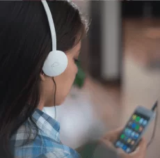 audifonos pesonales con logotipo productos de tecnología promocionales crea tu idea